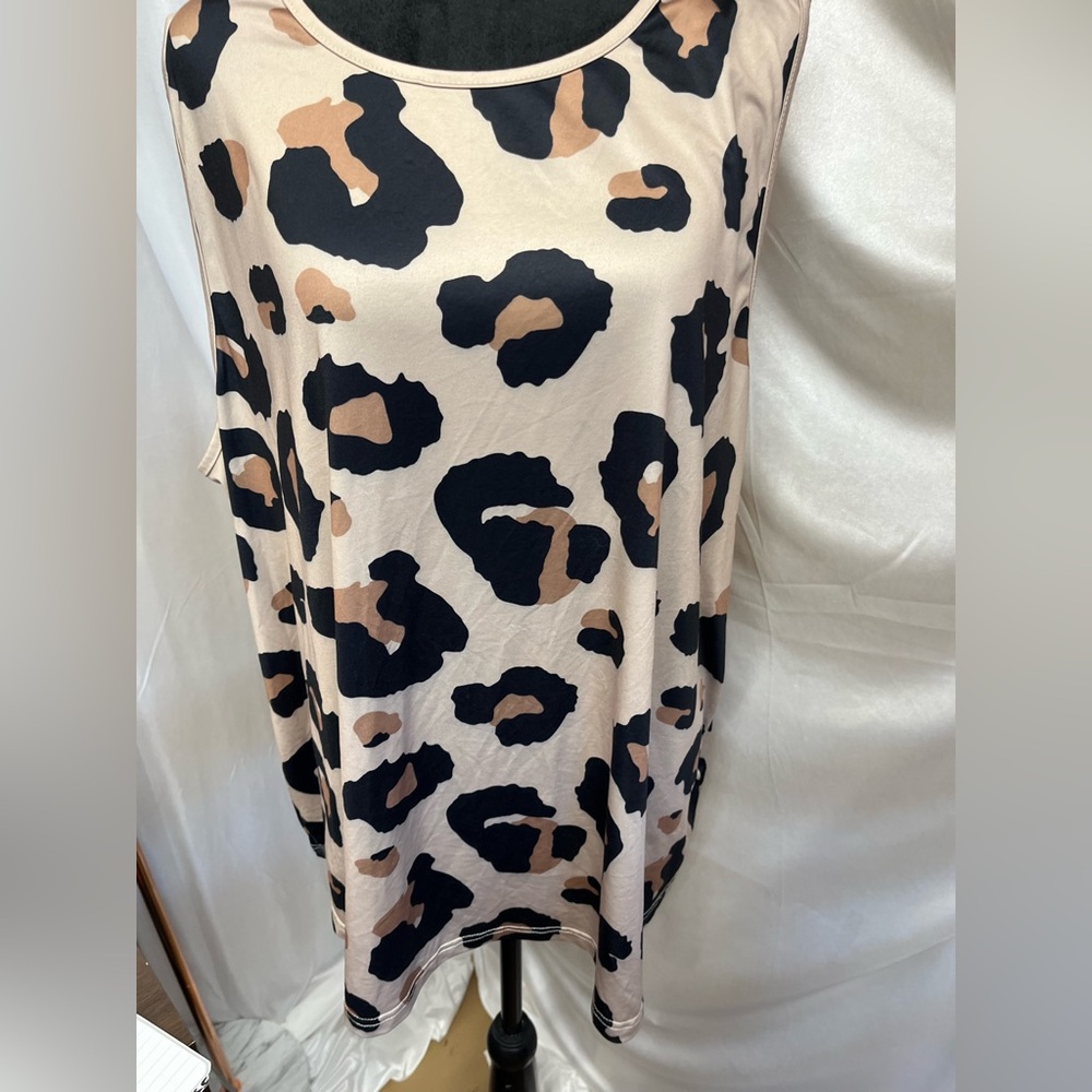 🌹Leopard Print Sleeveless Top. NWOT
